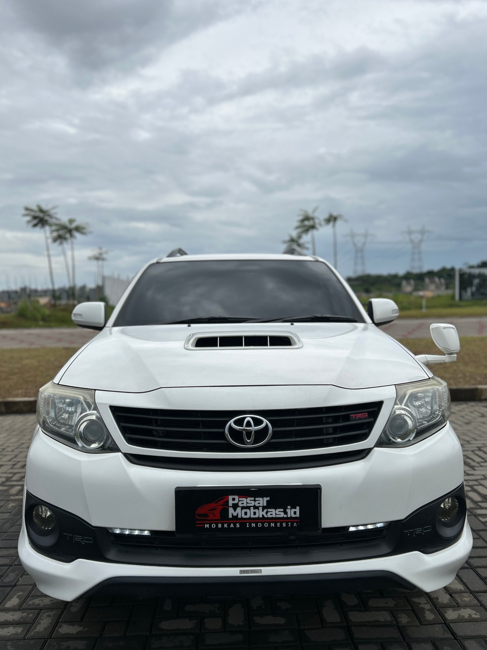 TOYOTA FORTUNER TRD