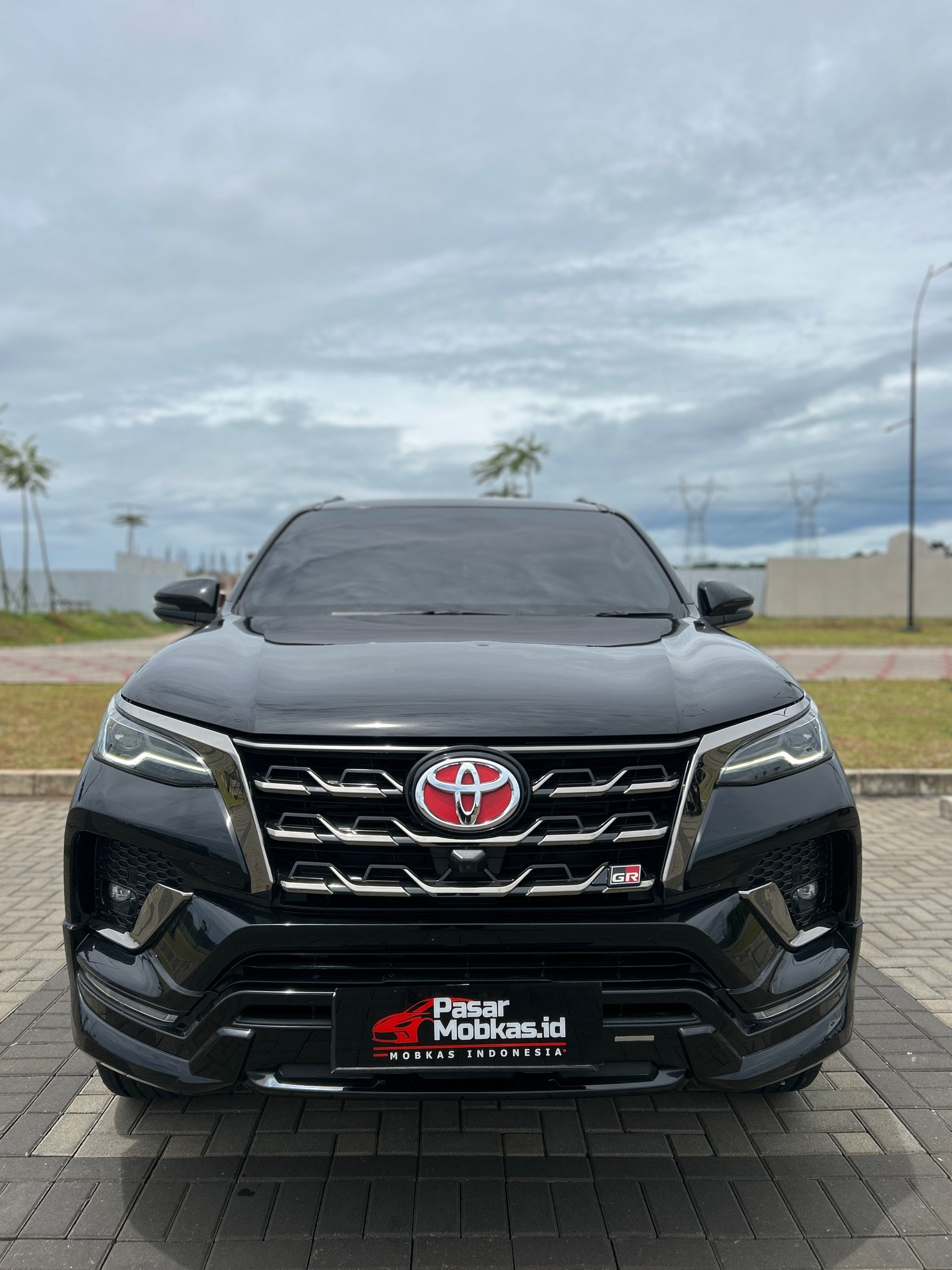 TOYOTA FORTUNER GR 4x2 2.8