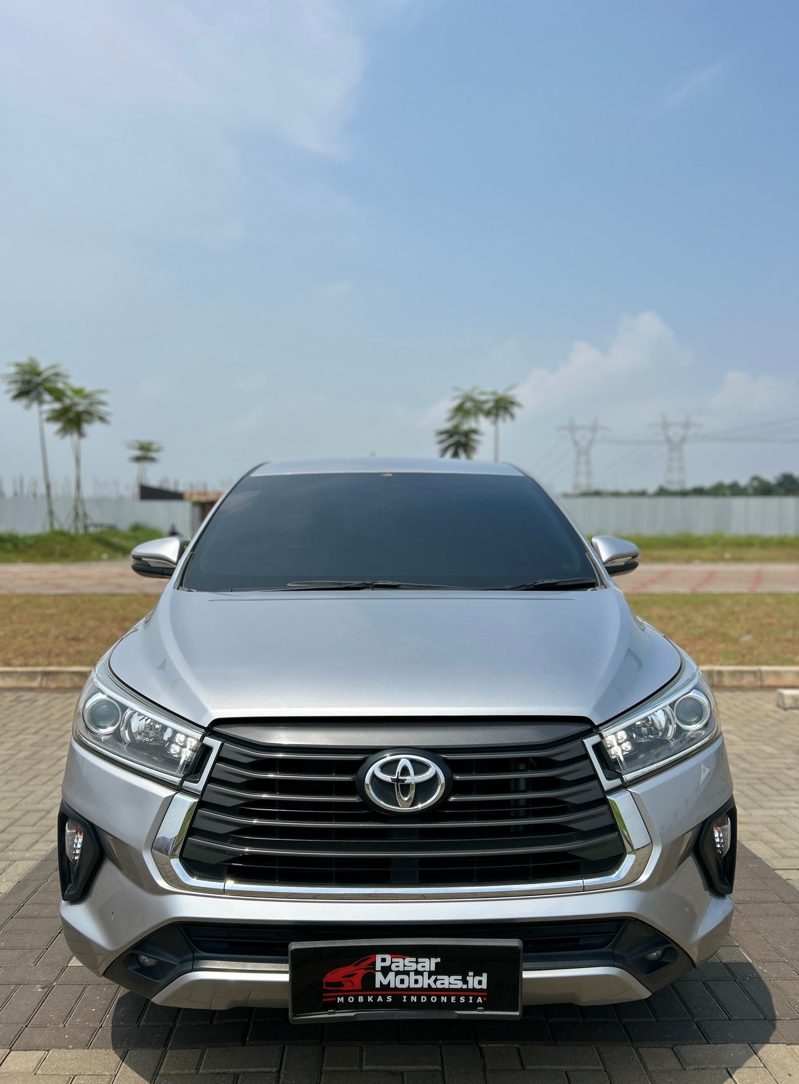 TOYOTA INNOVA LUXURY 2.0 V